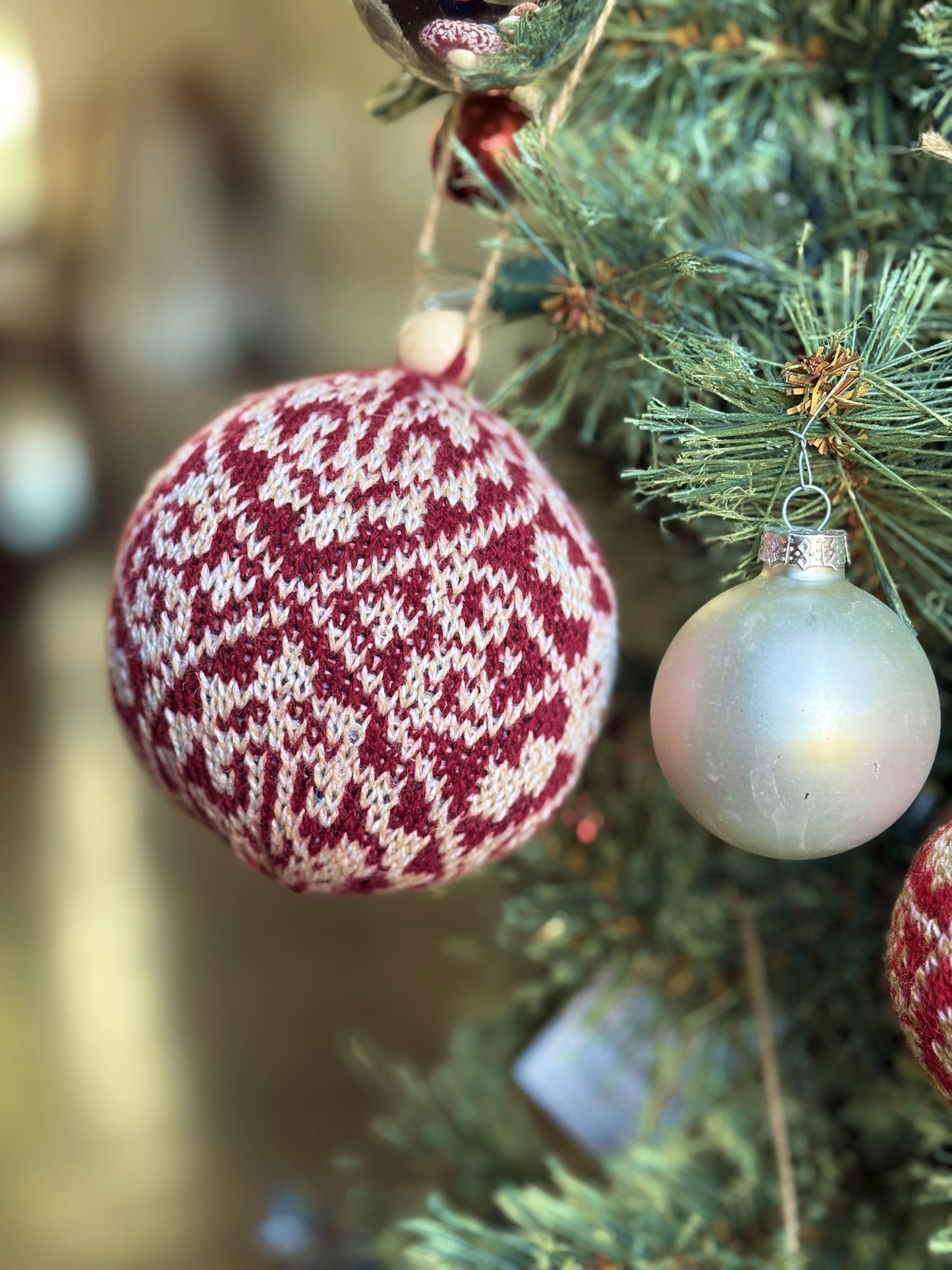 Nordic Yarn Ornament - Recycled Sustainable Christmas Decor Toy (Zelta - Crimson)