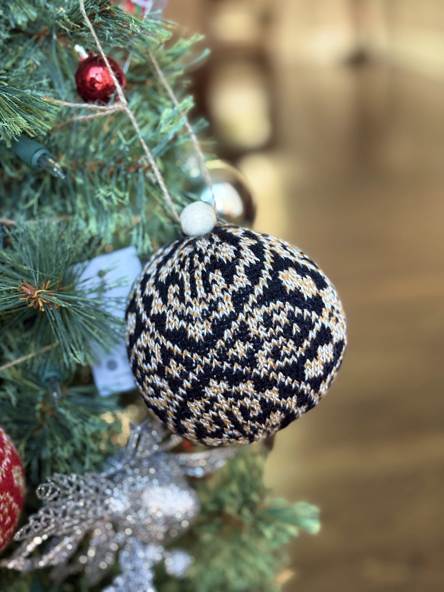 Nordic Yarn Ornament - Recycled Sustainable Christmas Decor Toy (Zelta - Black)