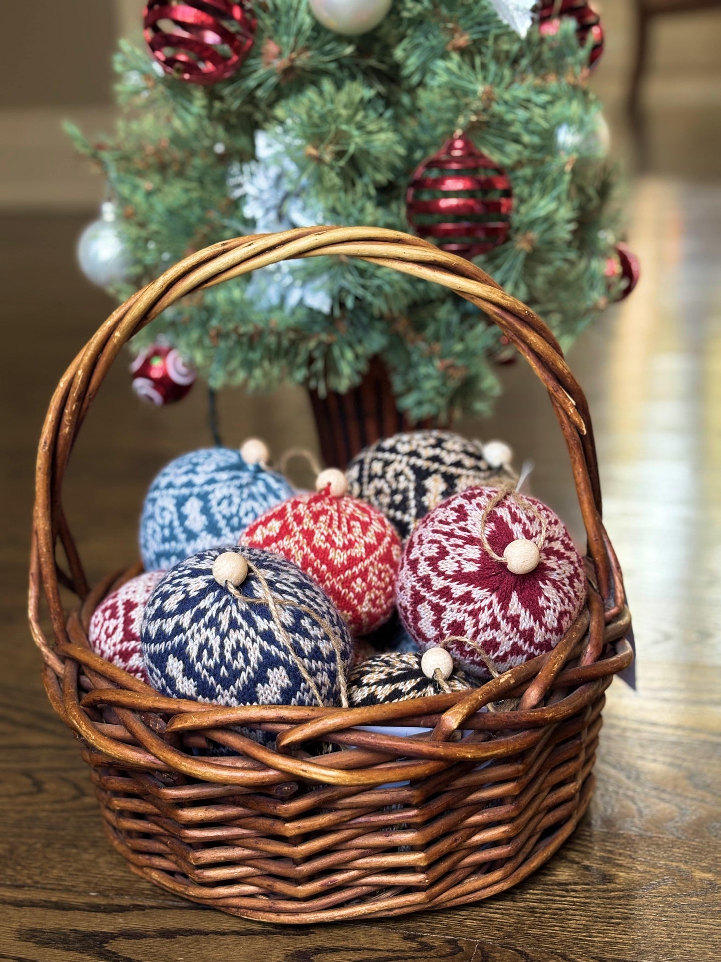 Nordic Yarn Ornaments Set (5 Pieces) - Recycled Sustainable Christmas Decor Toy (Zelta)